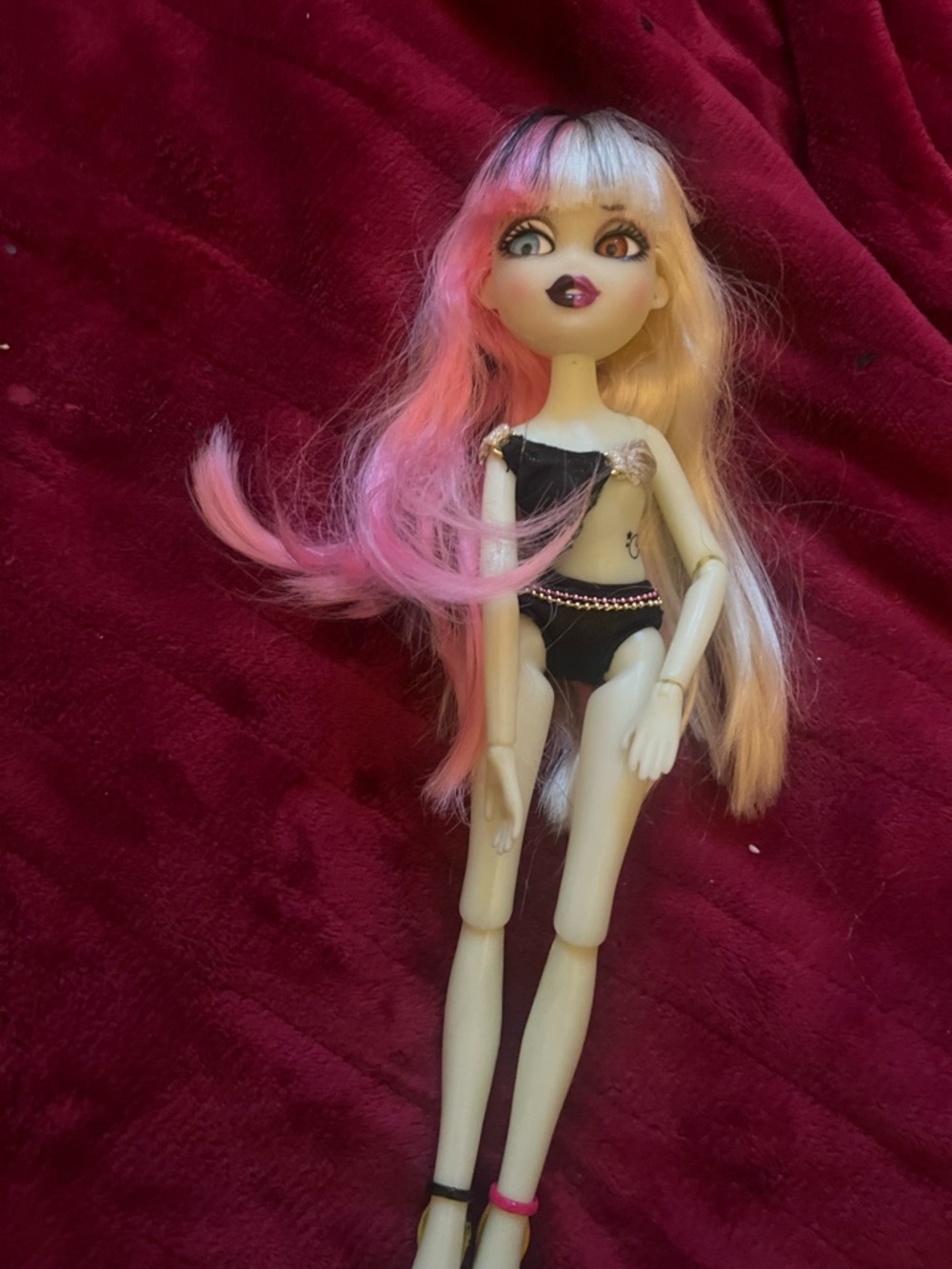 Y2K bratzillaz doll cloella glow in the dark